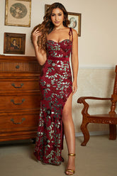 Vestido de noche de fiesta con abertura lateral y estampado burdeos